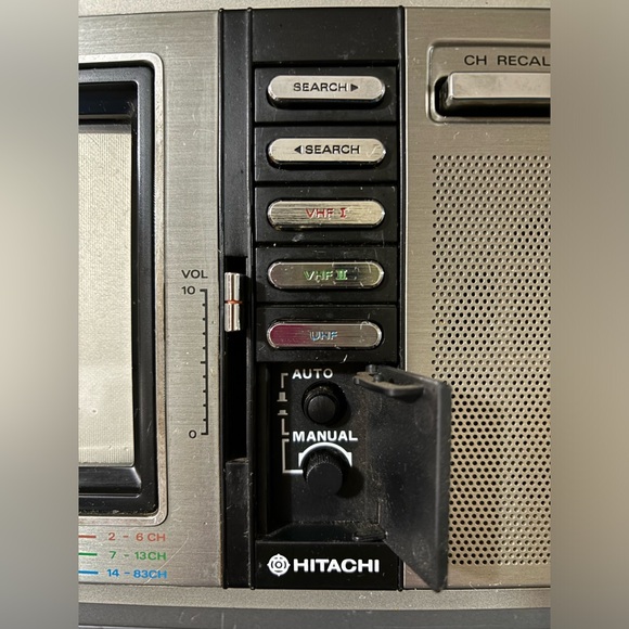 Hitachi CK-200 Portable TV 5” CRT Solid State Color Television 1982 - Powers On - Picture 4 of 16